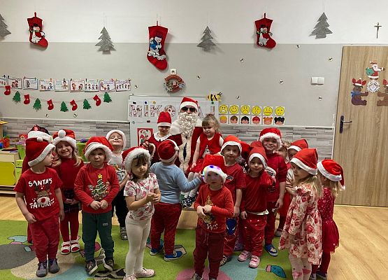 WESOŁE  MIKOŁAJKI  W  PRZEDSZKOLU grafika