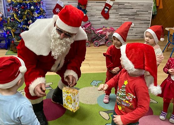 WESOŁE  MIKOŁAJKI  W  PRZEDSZKOLU grafika