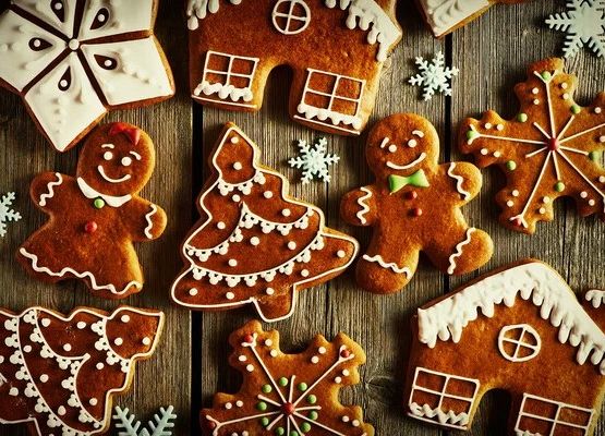 KRASNOLUDKI NA WARSZTATACH OZDABIANIA PIERNIKÓW grafika