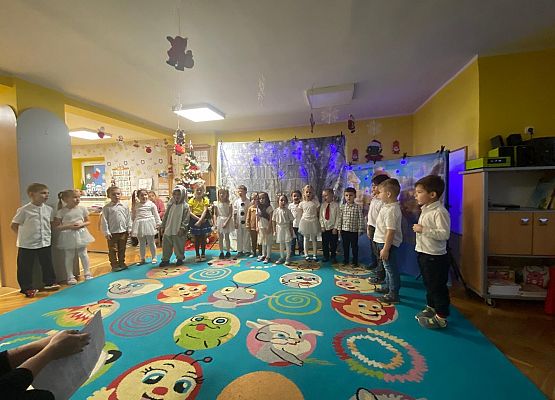 KRASNOLUDKI W OCZEKIWANIU NA ŚWIĘTA grafika