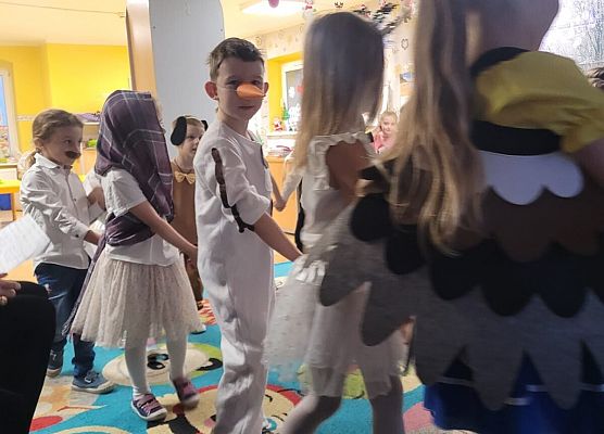 KRASNOLUDKI W OCZEKIWANIU NA ŚWIĘTA grafika