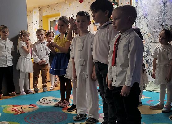 KRASNOLUDKI W OCZEKIWANIU NA ŚWIĘTA grafika