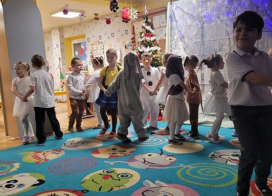 KRASNOLUDKI W OCZEKIWANIU NA ŚWIĘTA grafika