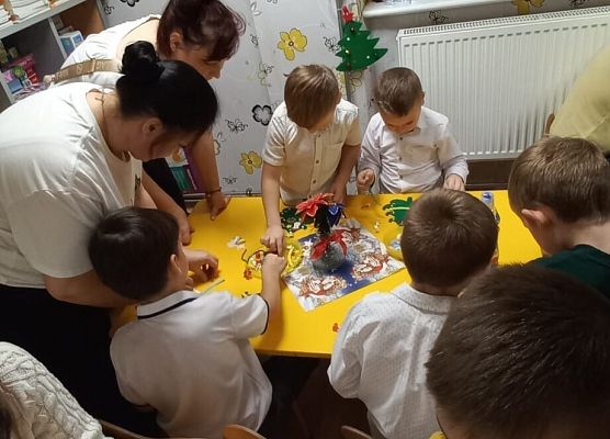 KRASNOLUDKI W OCZEKIWANIU NA ŚWIĘTA grafika