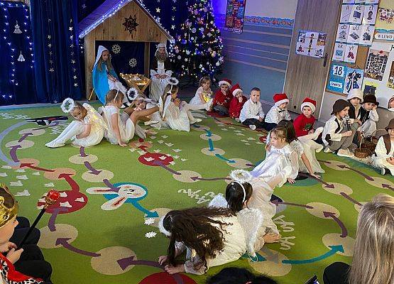 JASEŁKA W GRUPIE MOTYLKÓW grafika