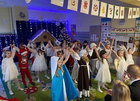 JASEŁKA W GRUPIE MOTYLKÓW grafika