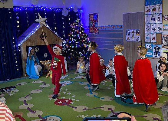 JASEŁKA W GRUPIE MOTYLKÓW grafika