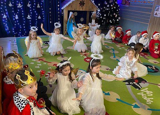 JASEŁKA W GRUPIE MOTYLKÓW grafika