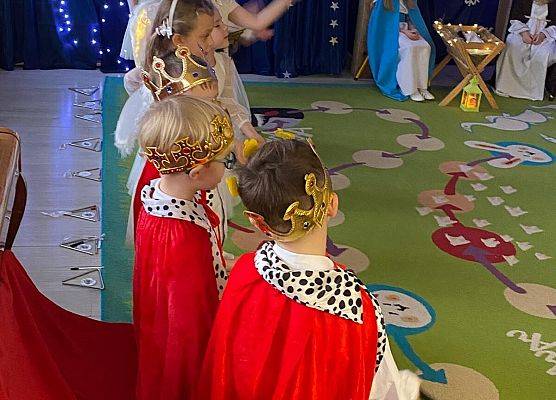 JASEŁKA W GRUPIE MOTYLKÓW grafika