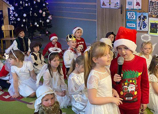 JASEŁKA W GRUPIE MOTYLKÓW grafika