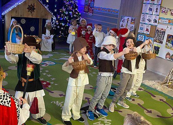 JASEŁKA W GRUPIE MOTYLKÓW grafika