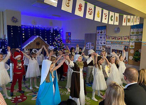 JASEŁKA W GRUPIE MOTYLKÓW grafika