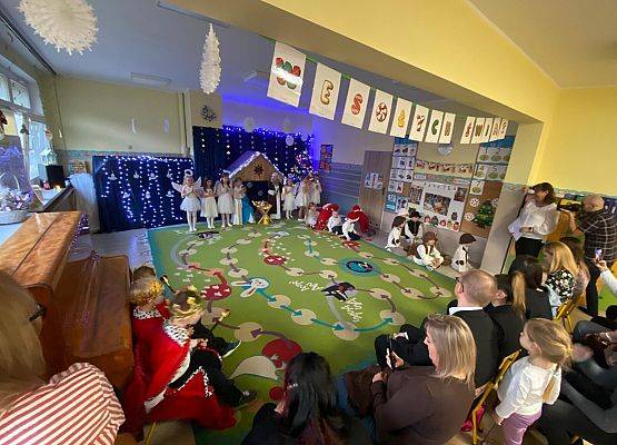 JASEŁKA W GRUPIE MOTYLKÓW grafika