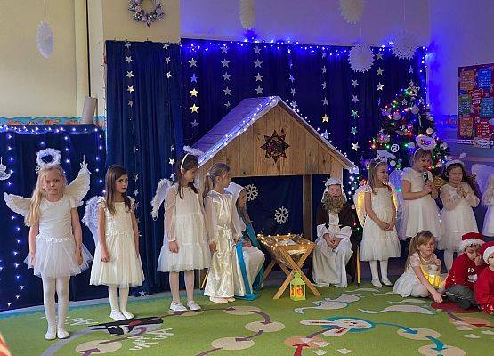 JASEŁKA W GRUPIE MOTYLKÓW grafika