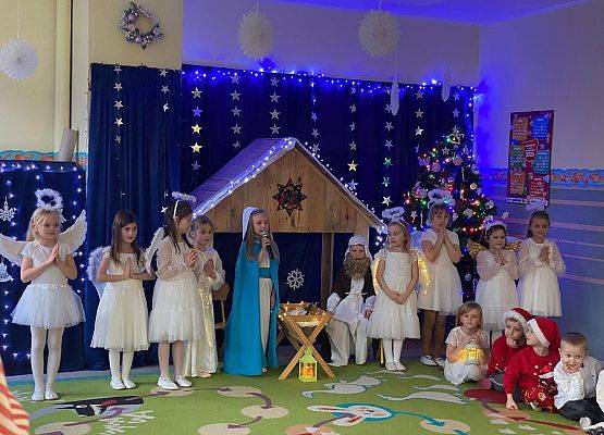 JASEŁKA W GRUPIE MOTYLKÓW grafika