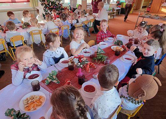 WIGILIA  W  PRZEDSZKOLU grafika