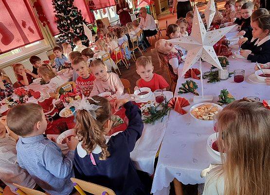 WIGILIA  W  PRZEDSZKOLU grafika