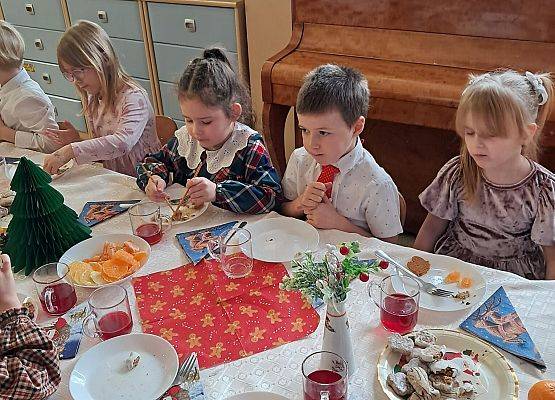 WIGILIA  W  PRZEDSZKOLU grafika