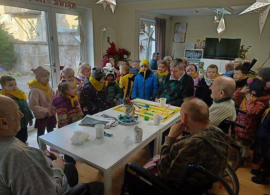 KRASNOLUDKI Z WIZYTĄ W DOMU POMOCY SPOŁECZNEJ NR2 W LĘBORKU grafika