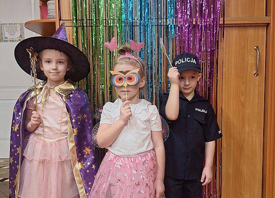 PRAWDZIWY  BAL  PRZEBIERAŃCÓW grafika