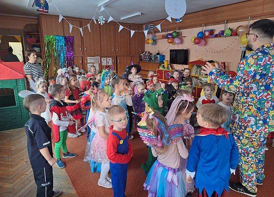 PRAWDZIWY  BAL  PRZEBIERAŃCÓW grafika