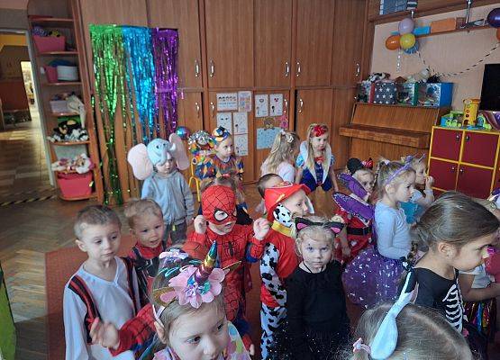 PRAWDZIWY  BAL  PRZEBIERAŃCÓW grafika