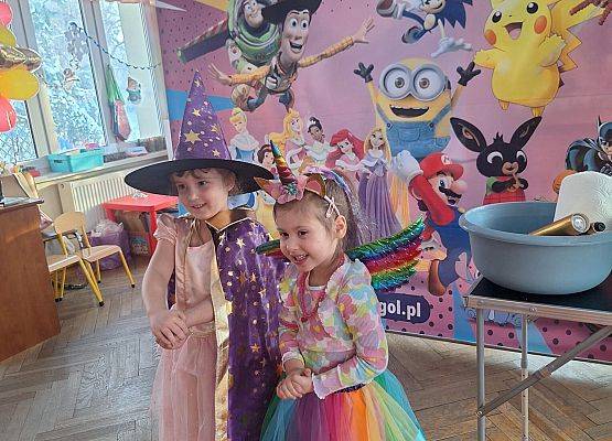 PRAWDZIWY  BAL  PRZEBIERAŃCÓW grafika