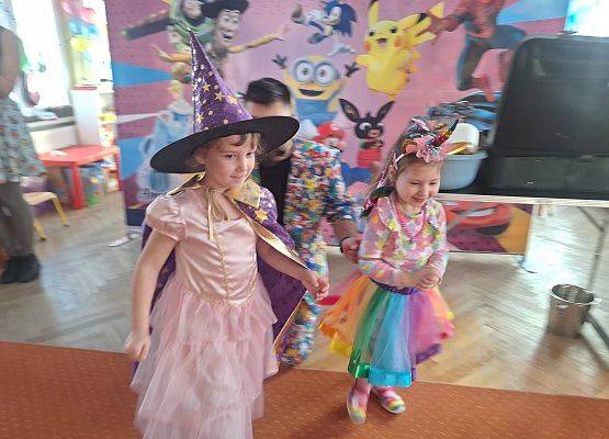 PRAWDZIWY  BAL  PRZEBIERAŃCÓW grafika