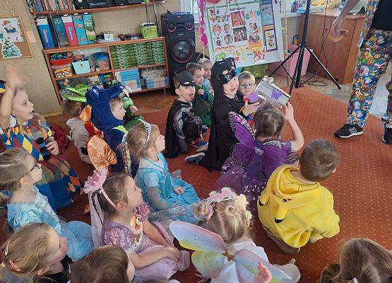 PRAWDZIWY  BAL  PRZEBIERAŃCÓW grafika