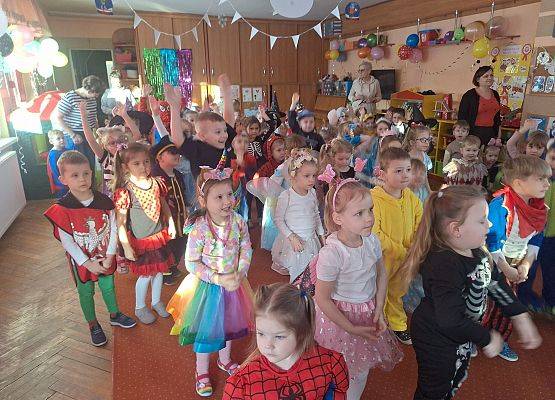 PRAWDZIWY  BAL  PRZEBIERAŃCÓW grafika