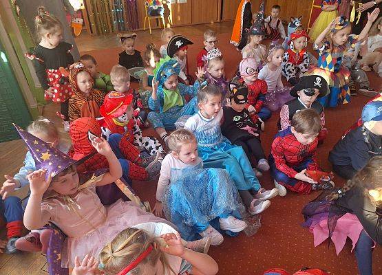 PRAWDZIWY  BAL  PRZEBIERAŃCÓW grafika