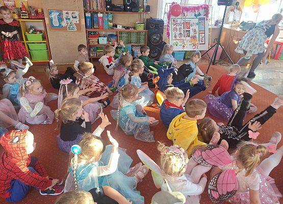 PRAWDZIWY  BAL  PRZEBIERAŃCÓW grafika