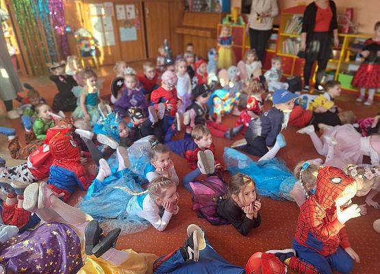 PRAWDZIWY  BAL  PRZEBIERAŃCÓW grafika