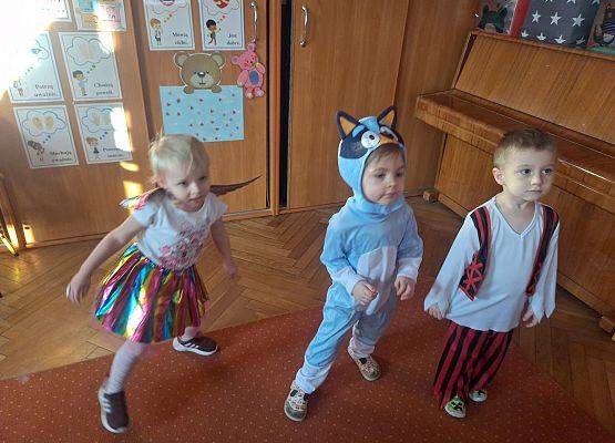 PRAWDZIWY  BAL  PRZEBIERAŃCÓW grafika