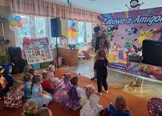 PRAWDZIWY  BAL  PRZEBIERAŃCÓW grafika