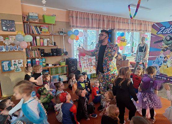 PRAWDZIWY  BAL  PRZEBIERAŃCÓW grafika