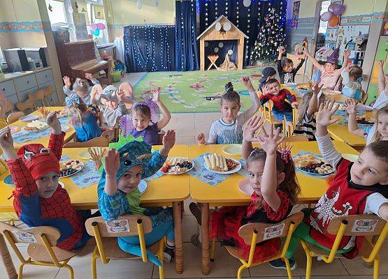 PRAWDZIWY  BAL  PRZEBIERAŃCÓW grafika