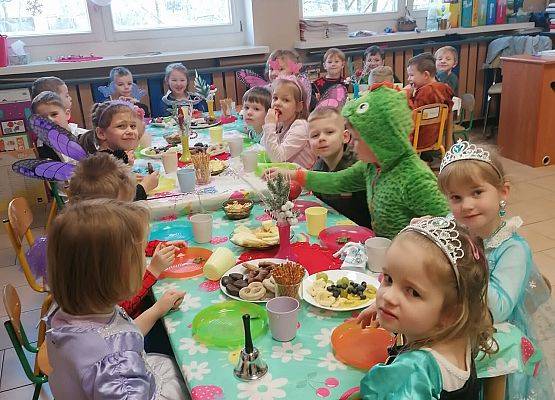 PRAWDZIWY  BAL  PRZEBIERAŃCÓW grafika