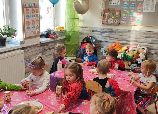 PRAWDZIWY  BAL  PRZEBIERAŃCÓW grafika