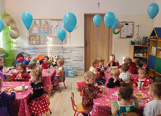 PRAWDZIWY  BAL  PRZEBIERAŃCÓW grafika