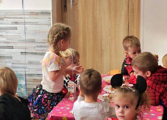 PRAWDZIWY  BAL  PRZEBIERAŃCÓW grafika