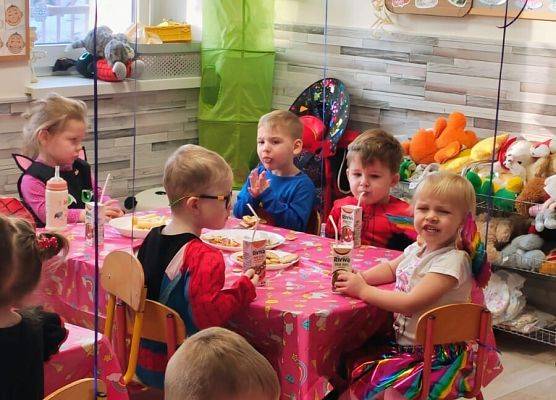 PRAWDZIWY  BAL  PRZEBIERAŃCÓW grafika