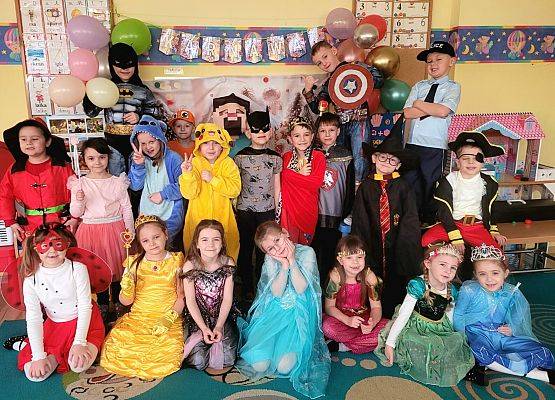 PRAWDZIWY  BAL  PRZEBIERAŃCÓW grafika