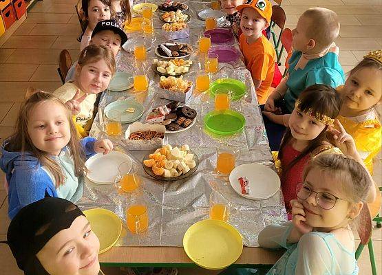 PRAWDZIWY  BAL  PRZEBIERAŃCÓW grafika