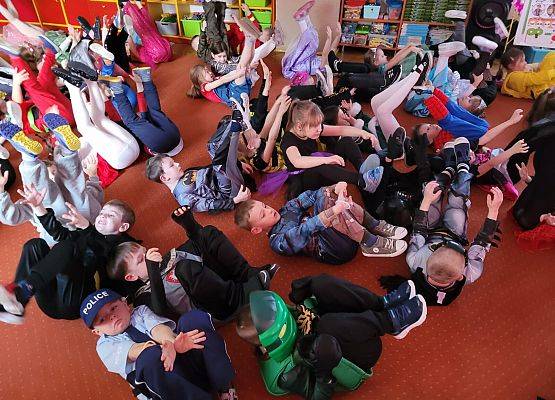 PRAWDZIWY  BAL  PRZEBIERAŃCÓW grafika