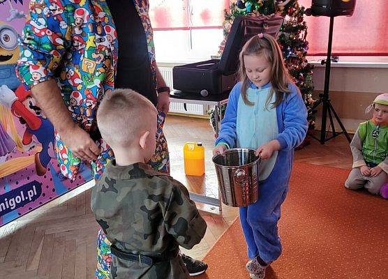 PRAWDZIWY  BAL  PRZEBIERAŃCÓW grafika