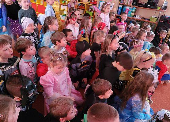 PRAWDZIWY  BAL  PRZEBIERAŃCÓW grafika