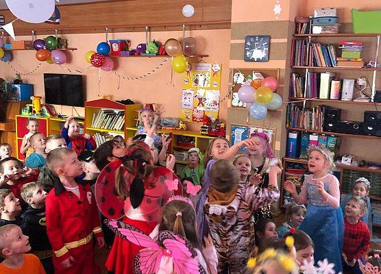 PRAWDZIWY  BAL  PRZEBIERAŃCÓW grafika