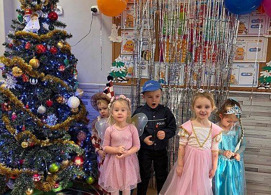 PRAWDZIWY  BAL  PRZEBIERAŃCÓW grafika