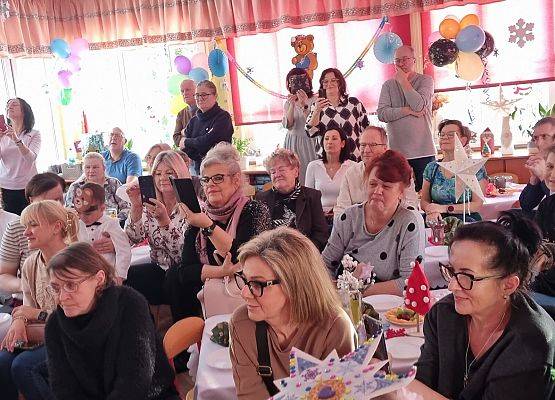 BABCIA  I  DZIADEK  GOŚCIEM  W  PRZEDSZKOLU grafika